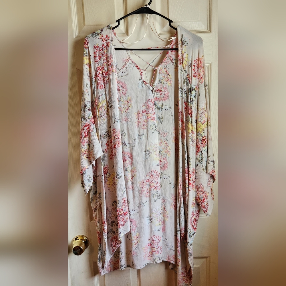 Billabong Floral Light Pink and Yellow Kimono Coverup